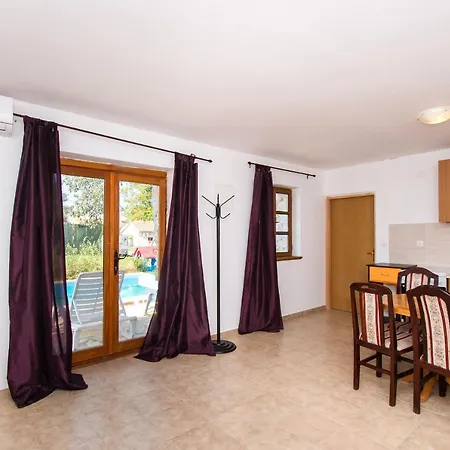 House Stone Curlew 5 Lisane Tinjske