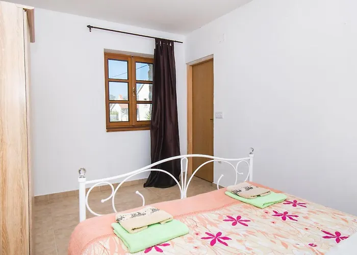 House Stone Curlew 5 Lisane Tinjske