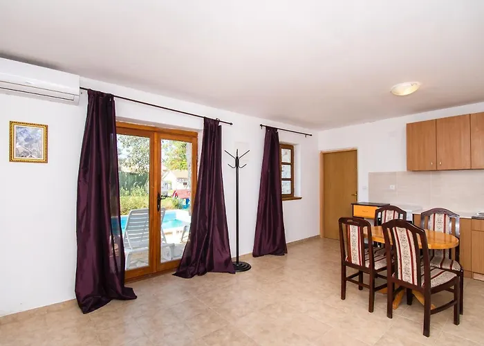 House Stone Curlew 5 Lisane Tinjske